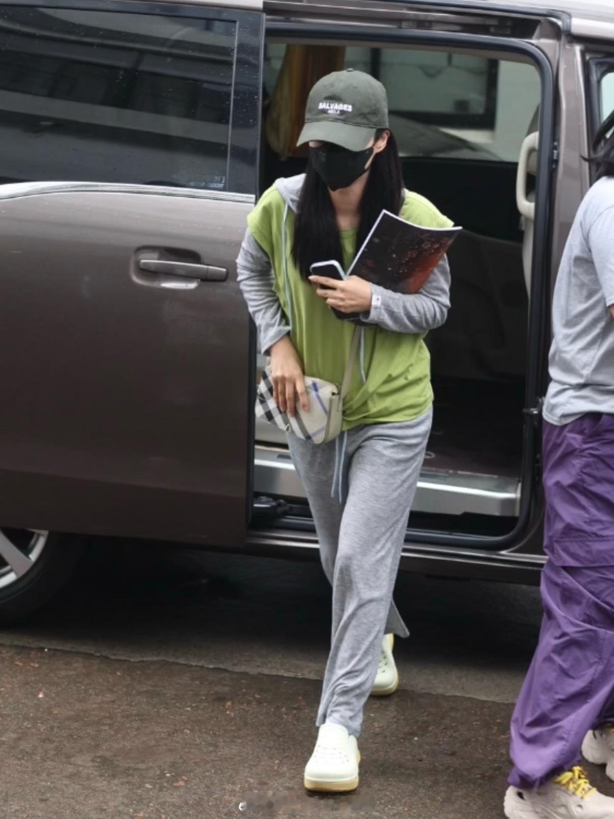张凌赫、王弘毅、安悦溪、李卿、丁嘉文、张垒《刺棠》围读上班了，现在就差女主没看到