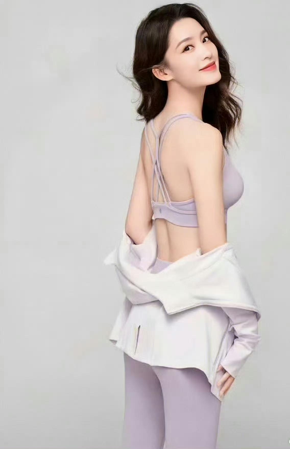 李沁内衣代言李沁作为清冷感的代表，她还蛮容易让人产生好感的但是怎么感觉她热度