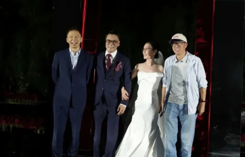 李国庆挺好的，没有晚节不保。李国庆再婚了。和很多功成身就的知名成