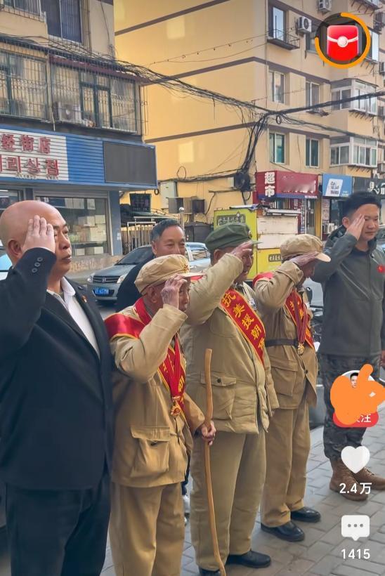 谁能想到，十几口子人在饭店酒足饭饱，不仅一分钱没花，反而让全网几百万人看得眼圈通