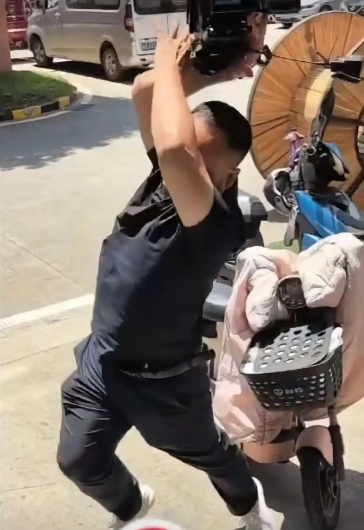 湖南丰旭线缆这事儿闹大了！7月15日上午，公司法定代表人谢某某和前去采访的记者起