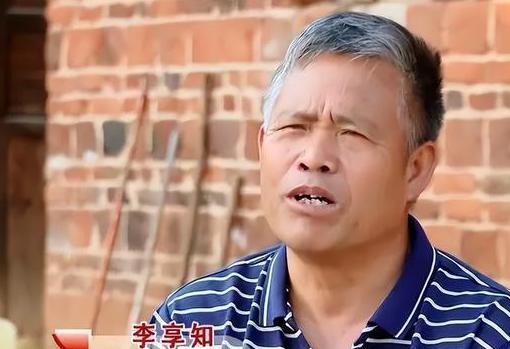1999年，湖南一位男子丧偶后，娶了邻村的离异，有天他干完农活回家，老远就听见屋