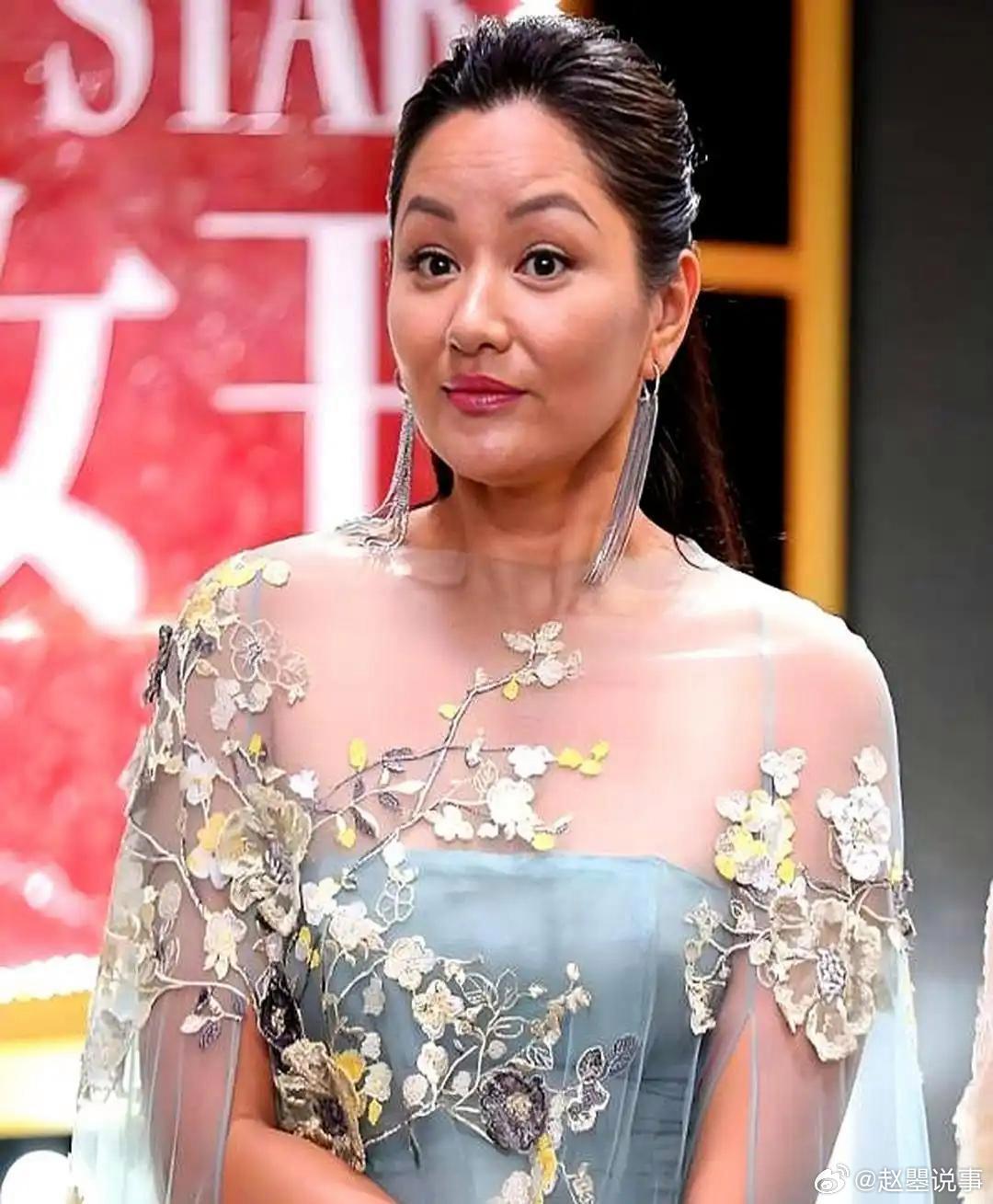 53岁的瞿颖，彻底打碎了所有人的“意难平”。她没嫁胡兵，没生孩子，却在清迈，为一