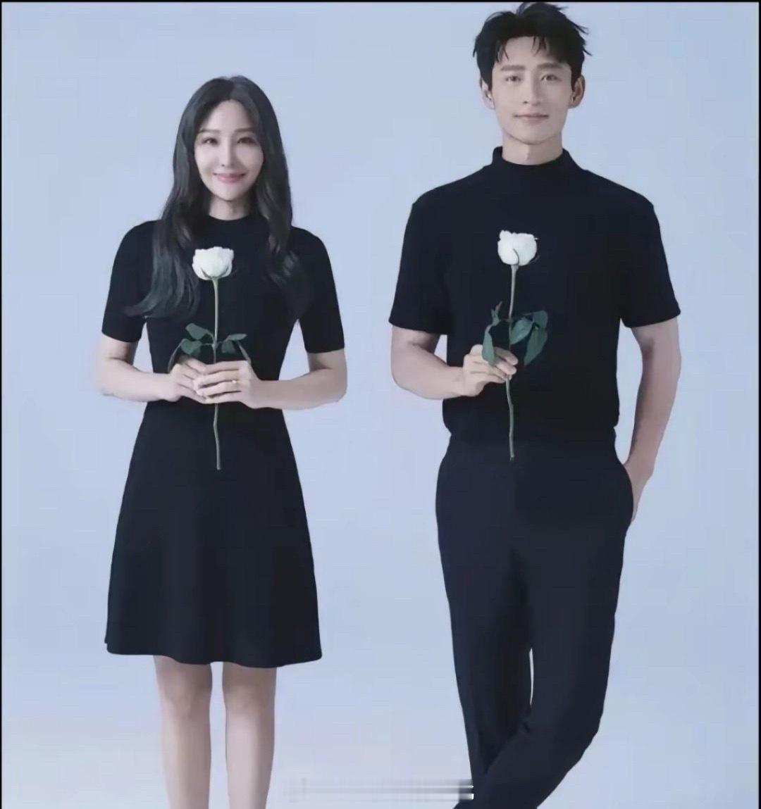 歌手魏晨的老婆，居然长得这么美，他这是上辈子修来的福气了。