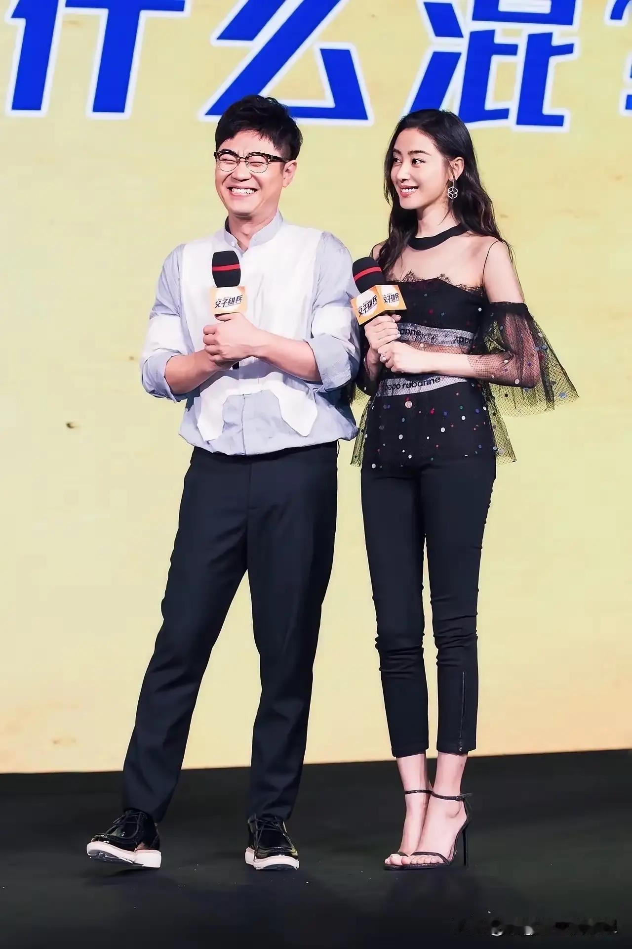 张天爱我认识，前面这位男士是谁？