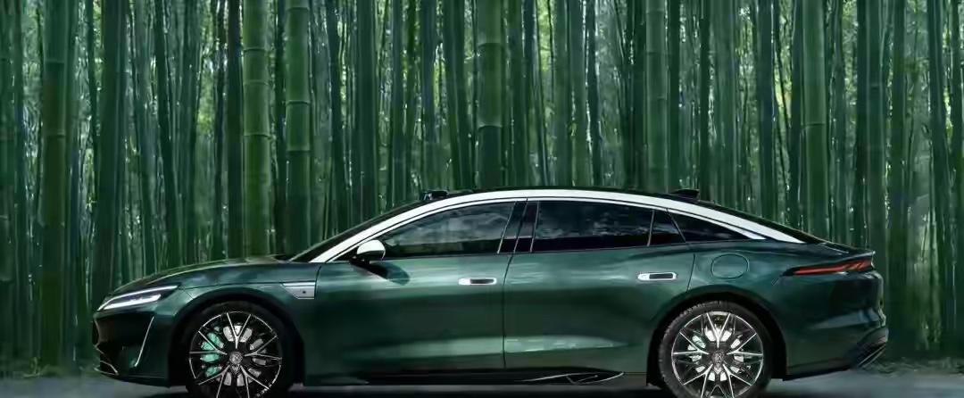 比亚迪大汉续航炸场！纯电超1000km，混动纯电续航400km+比亚迪大唐持续