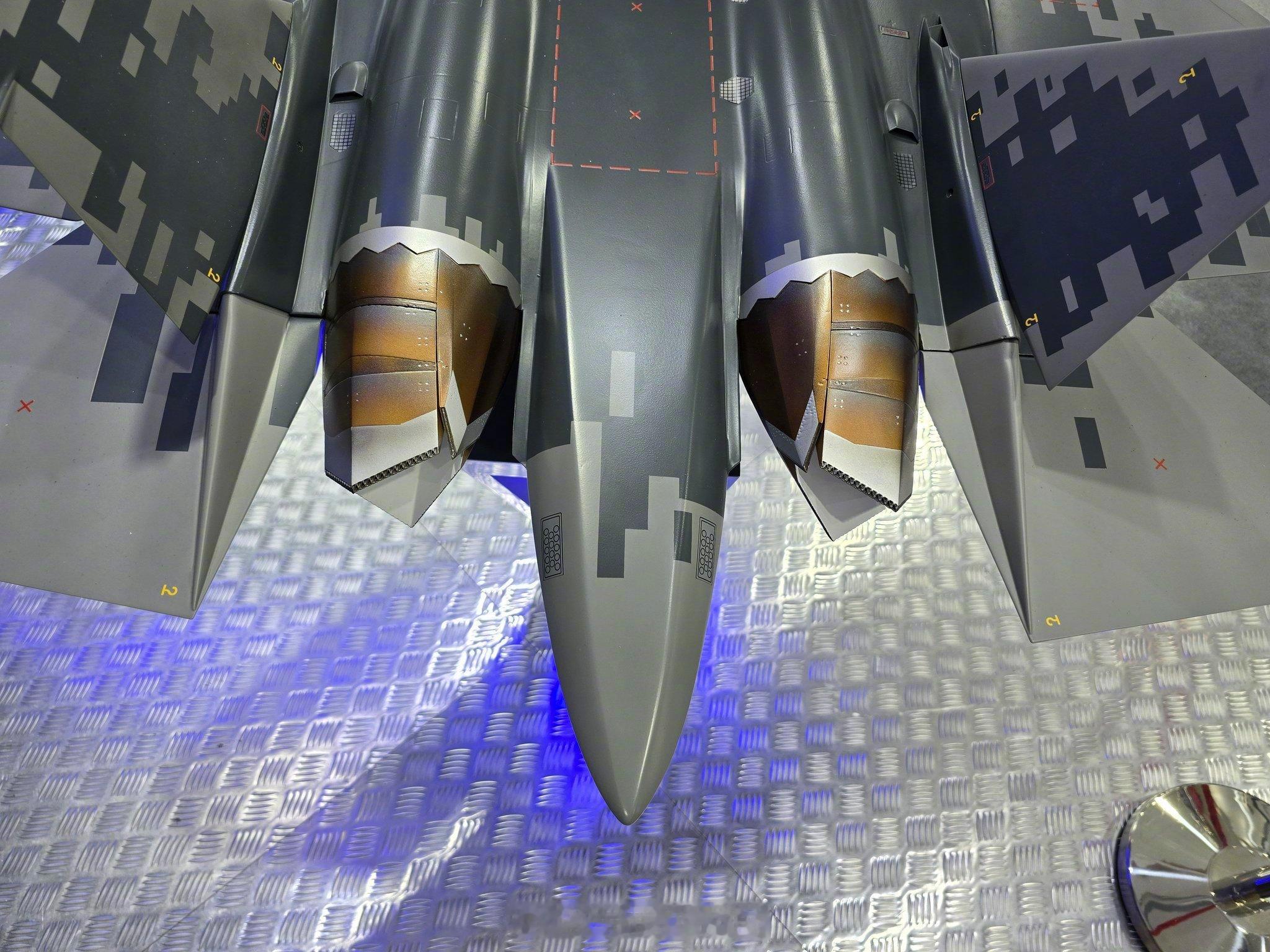 二维矢量版苏-57模型亮相防务展