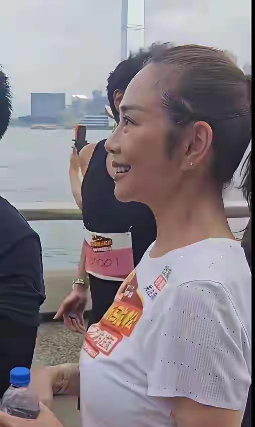 我滴个天呐！万万没想到啊！现实中的女神老成这样了，这谁还认得出来？
