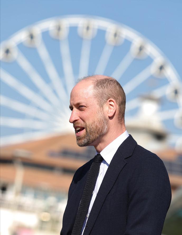 这次被留着络腮胡的威廉王子帅到了！3月19日，威尔士亲王威廉王子现身伯恩茅斯，