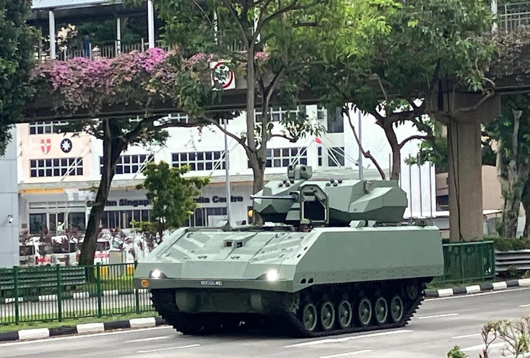 2025年7月12日国庆阅兵彩排中的新加坡陆军“猎人”步兵战车。“猎人”步兵战