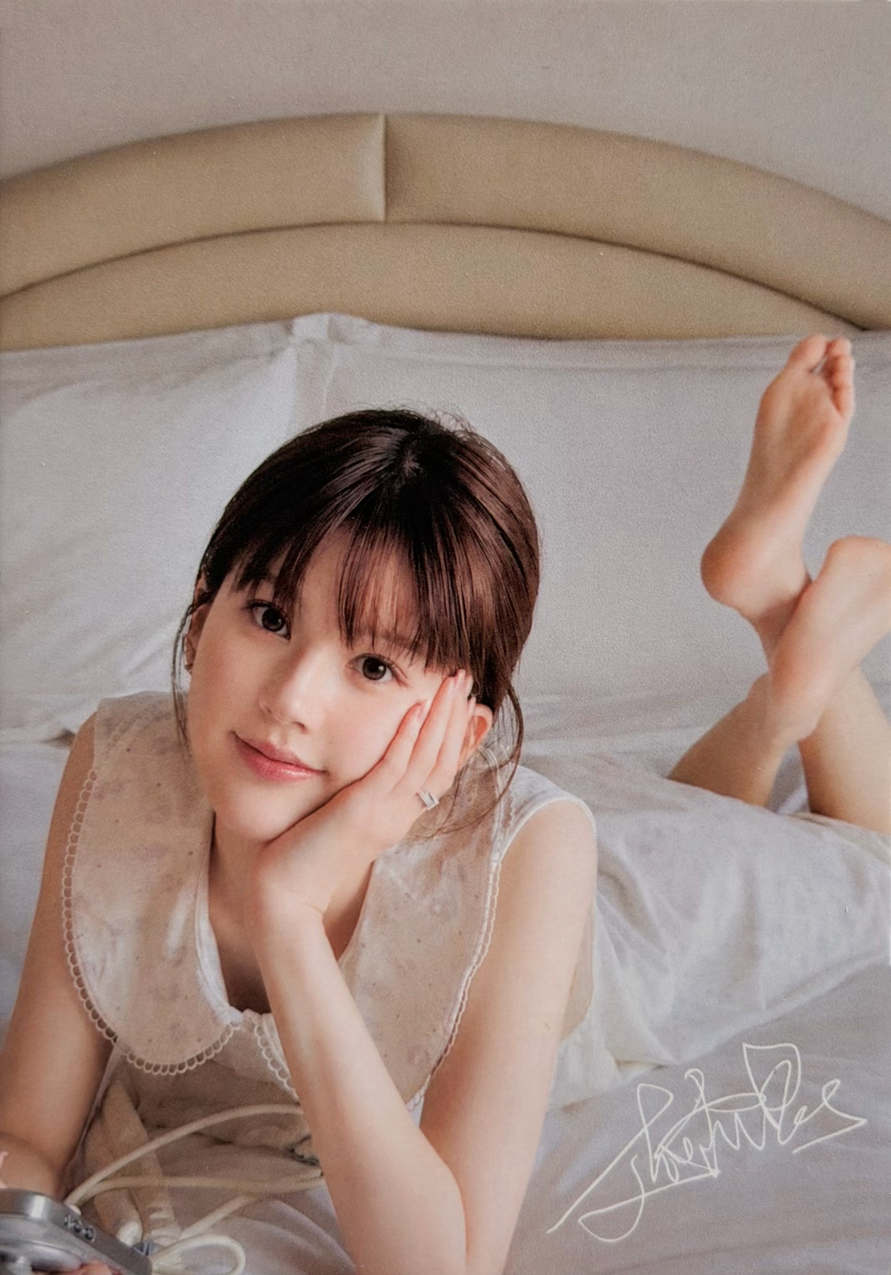 赵露思怎么还拍这种写真。。。​​​
