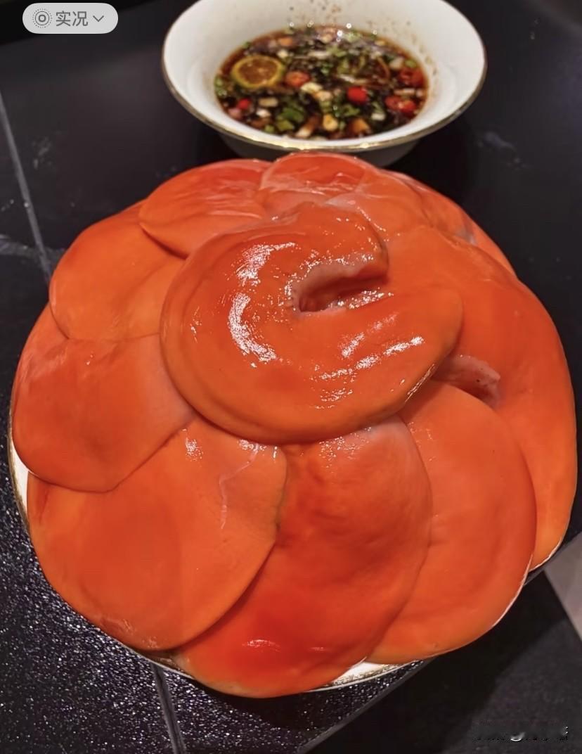 没想到在大同吃到了地道的海鲜？味道还行，本来以为另一个是酸甜的那种，其实是有点