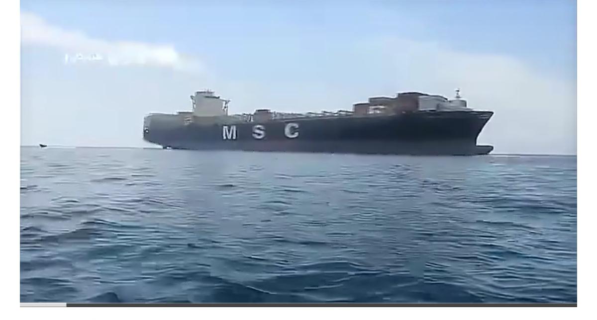 航运追踪机构《油轮追踪》报道，伊朗已在其石油港口装载至少460万桶原油。另有40