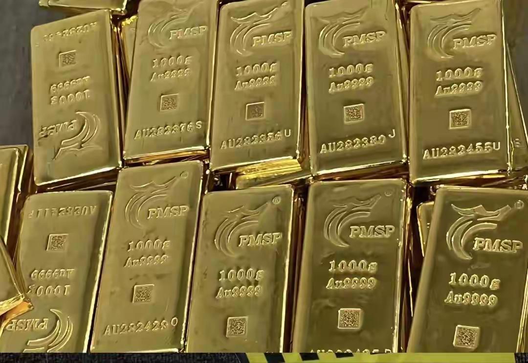 15万亿一夜蒸发！特朗普暗手收割，中国黄金投资者全中招全球贵金属市场突然爆