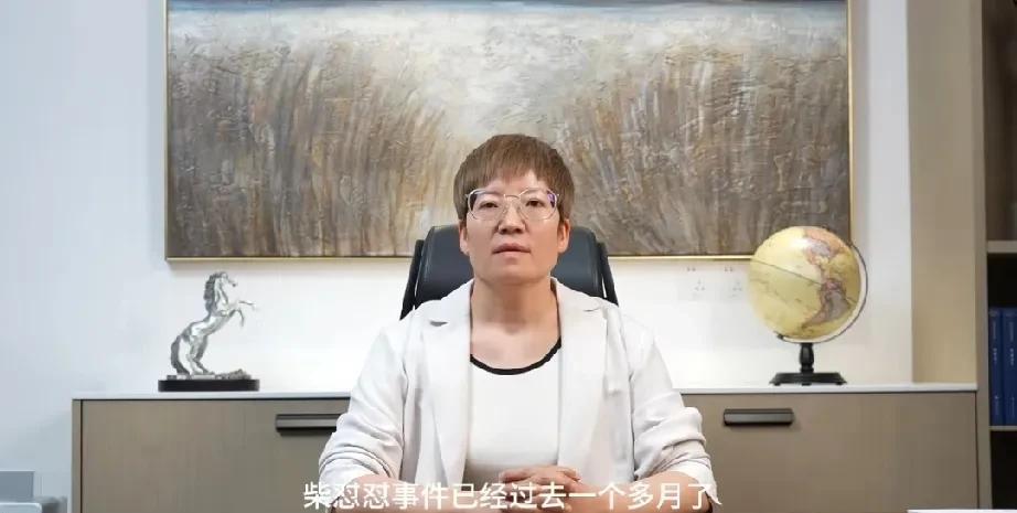 胖东来两位女高管对柴怼怼事件发声！5月18日早晨，胖东来超市负责人关娜、申红丽