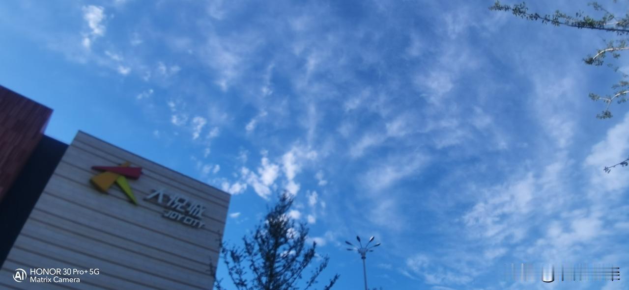 今年北京的夏天怎么热不起来了呢？各位是不是都有同感，今年北京的夏天就没