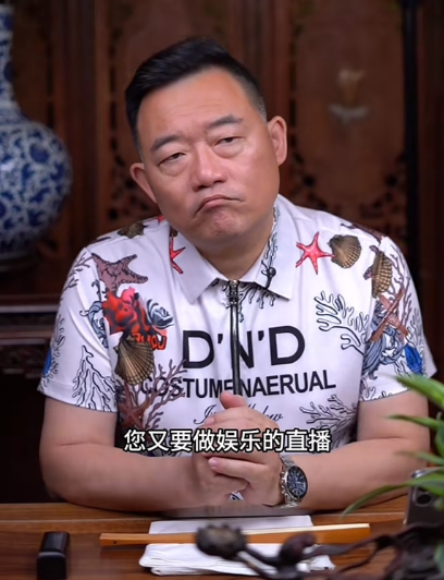 最近号称抖音曲艺赛道头部主播的德云社演员郑好宣布带货了。他面临的第一个问题，