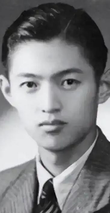 钱磊：钱学森唯一的孙子，1979年出生于北京，父亲是钱永刚，母亲是开国少将傅崇碧