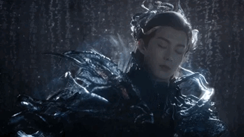 苍兰诀当年的出圈程度王鹤棣确实有帝王之相，他很有那种上位者威严的气场，然后又不是