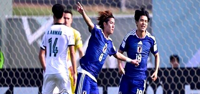 14亿挑不出11个会踢球的？日本U20用平均年龄20岁的阵容，两场比赛轰