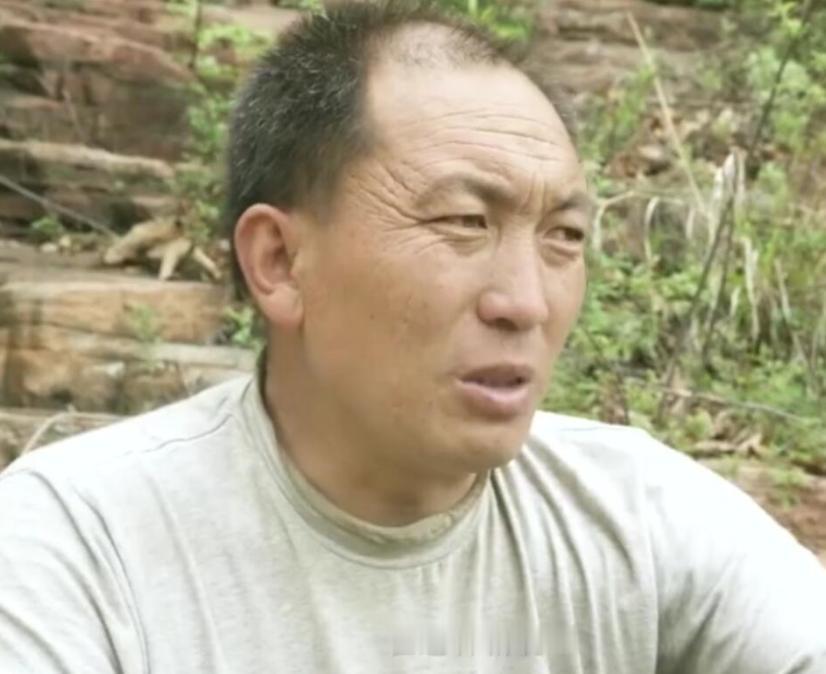 欠着外债却干了件大事！山西长治黎城县孔家峧村51岁农民郭海波火了。他借款几十万，