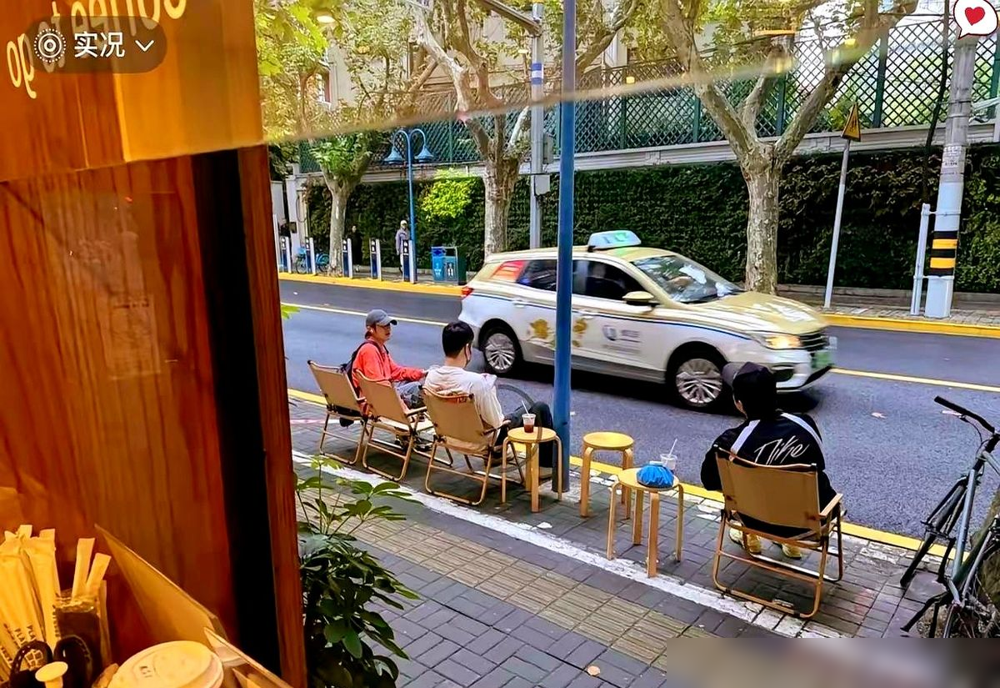 邓超陈赫这俩货，真实身高能把人看愣。《五哈》节目组直接拉去现场体检，机器一上，全都露馅。邓超官方报1