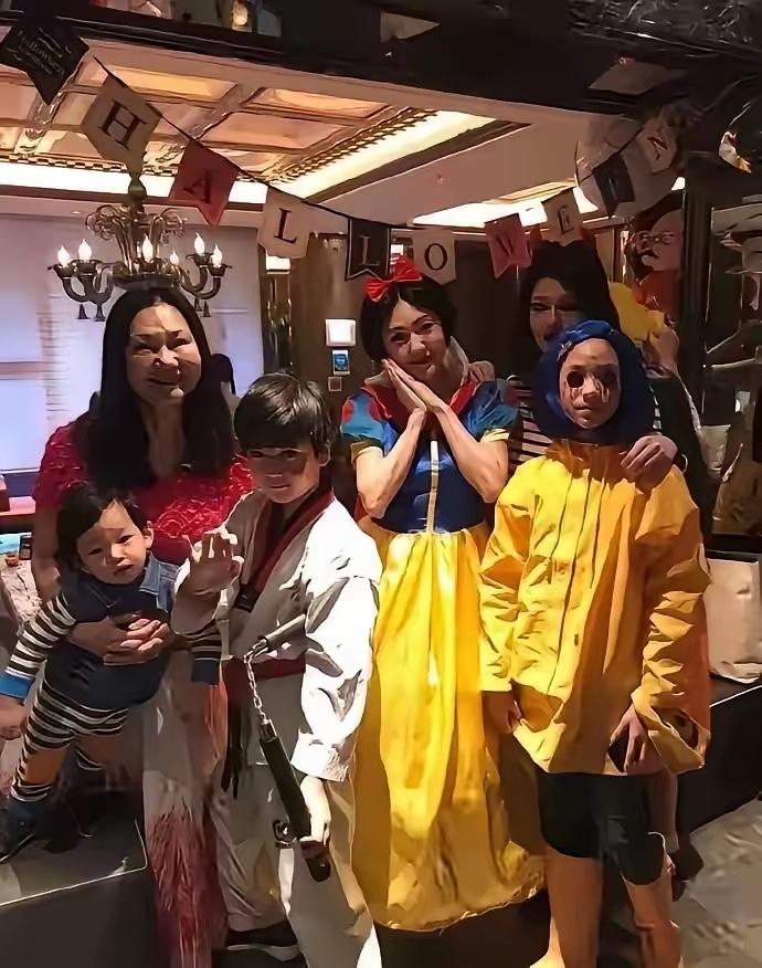 曾经大S的妈妈也很厉害，一直有帮大S一起带孩子，说明现在的外婆，为了自己的孩子不