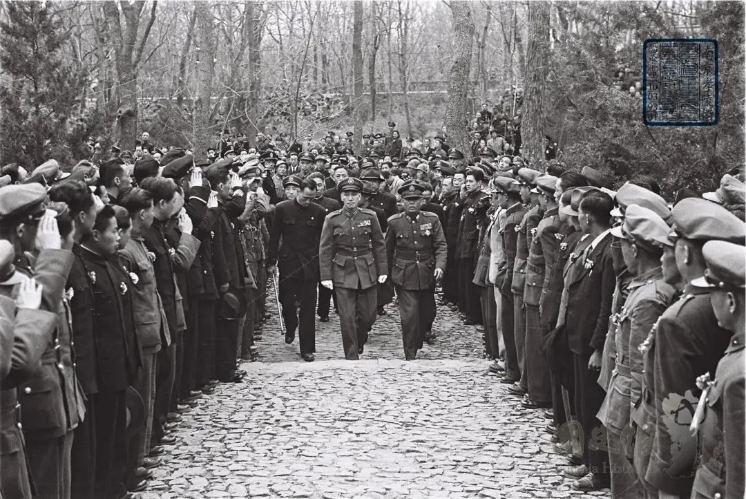 1946年4月，南京灵谷寺，蒋介石参加戴笠葬礼。​​​