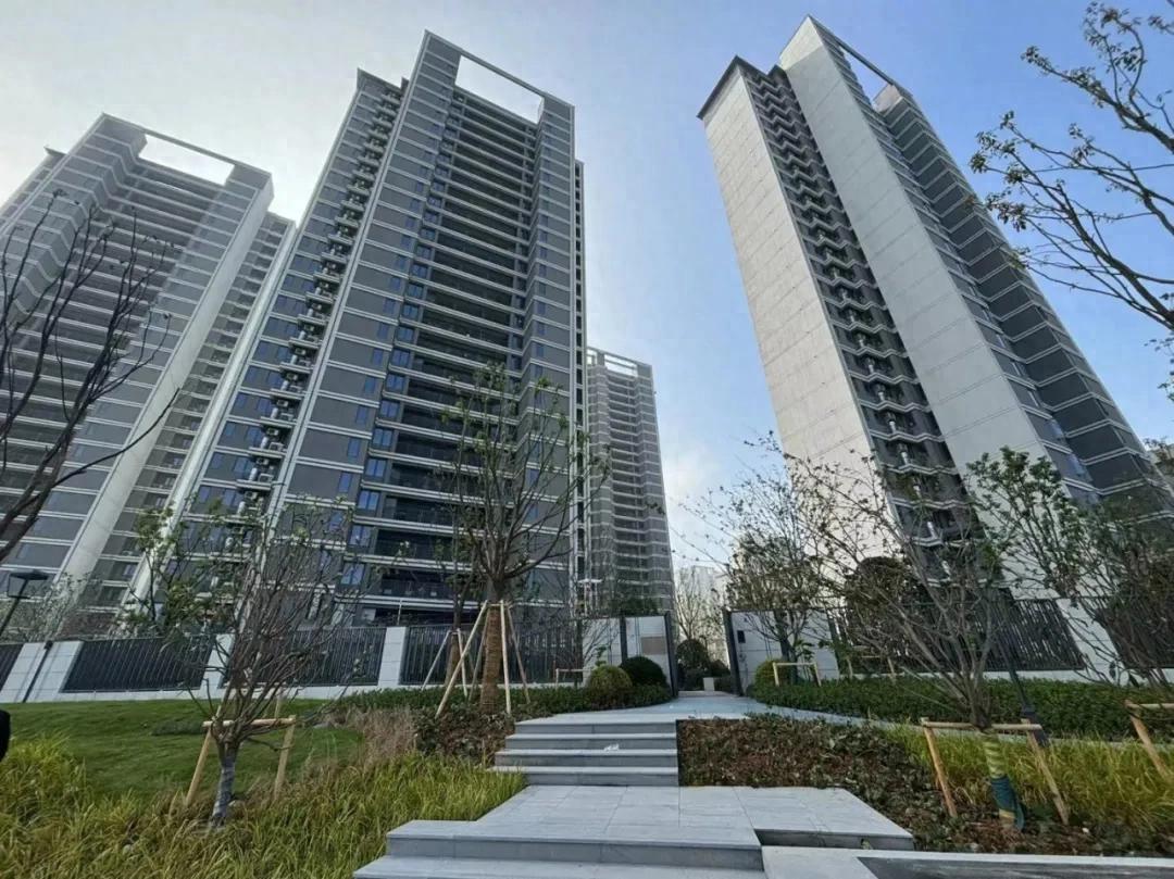 5年后，房子是黄金价还是白菜价？我问过做房产评估的朋友，也翻了不少数据。他的