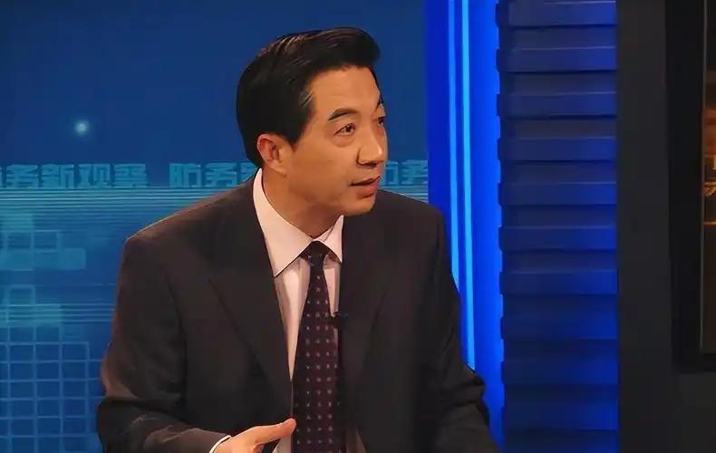`又让张召忠说中了？东拼西凑800亿建的双航母，如今彻底成为累赘。 八年前，