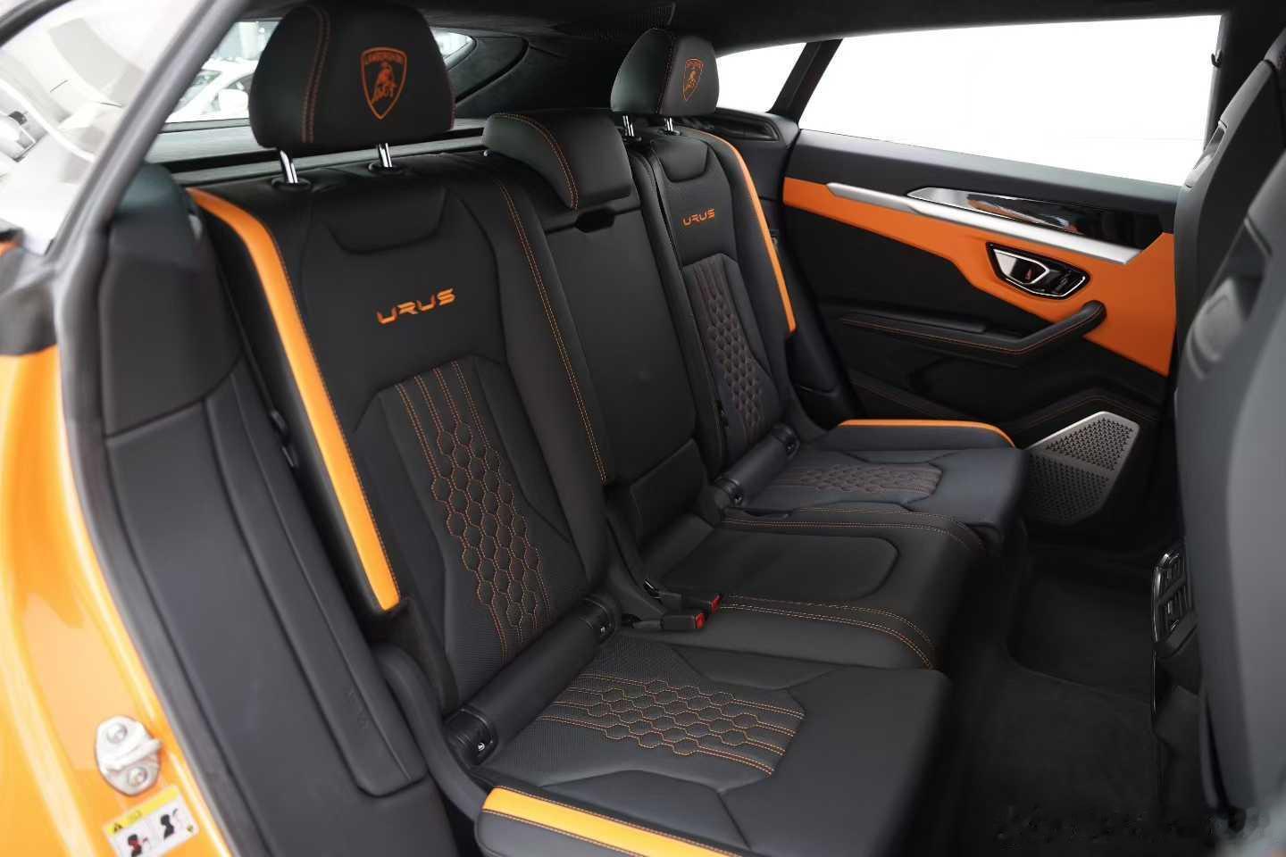 兰博基尼UrusS，寻伯乐，25年上牌，3000公里，橙色珍珠漆，23寸轮毂，