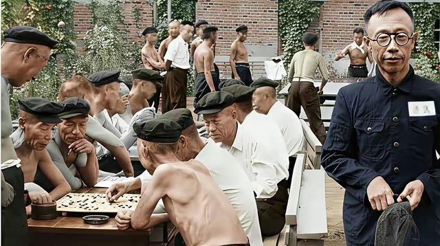 改造中的溥仪，与周围的人格格不入。溥仪刚到抚顺战犯管理所的时候，编号定为981