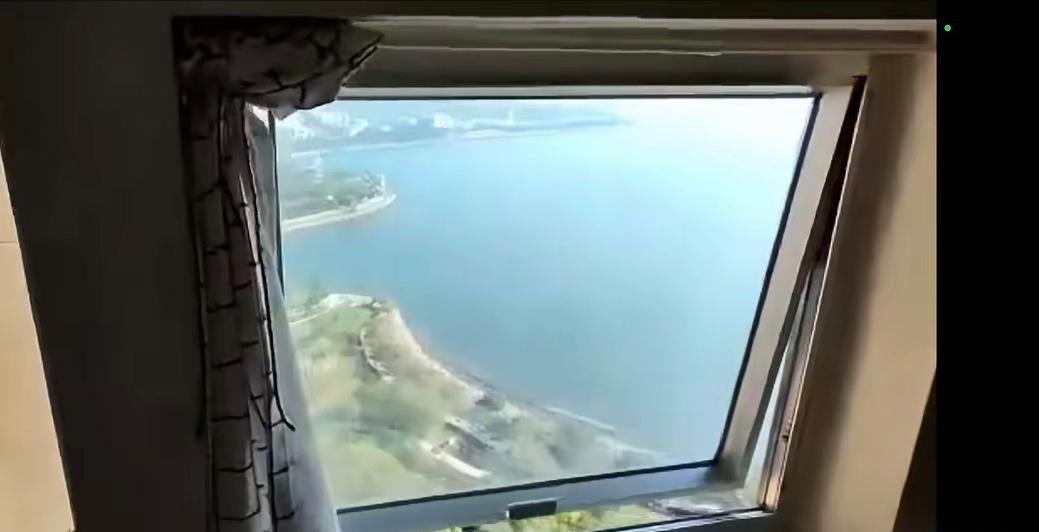 还是地段惹的祸啊，宏福苑的香港市民，一定是深深的记住了香港李嘉诚的这句话：买房子