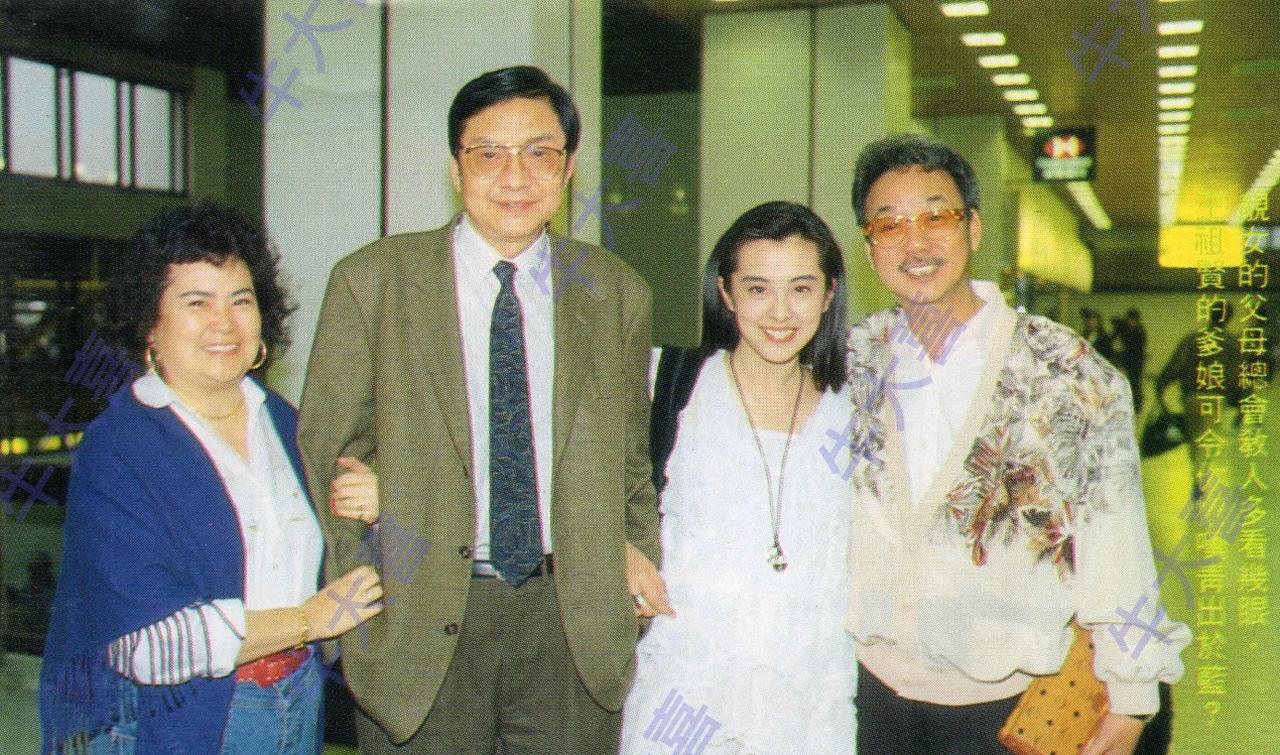 看到王祖贤和父母的合影就明白女神为何这样天生丽质？王祖贤官方身高数据172厘