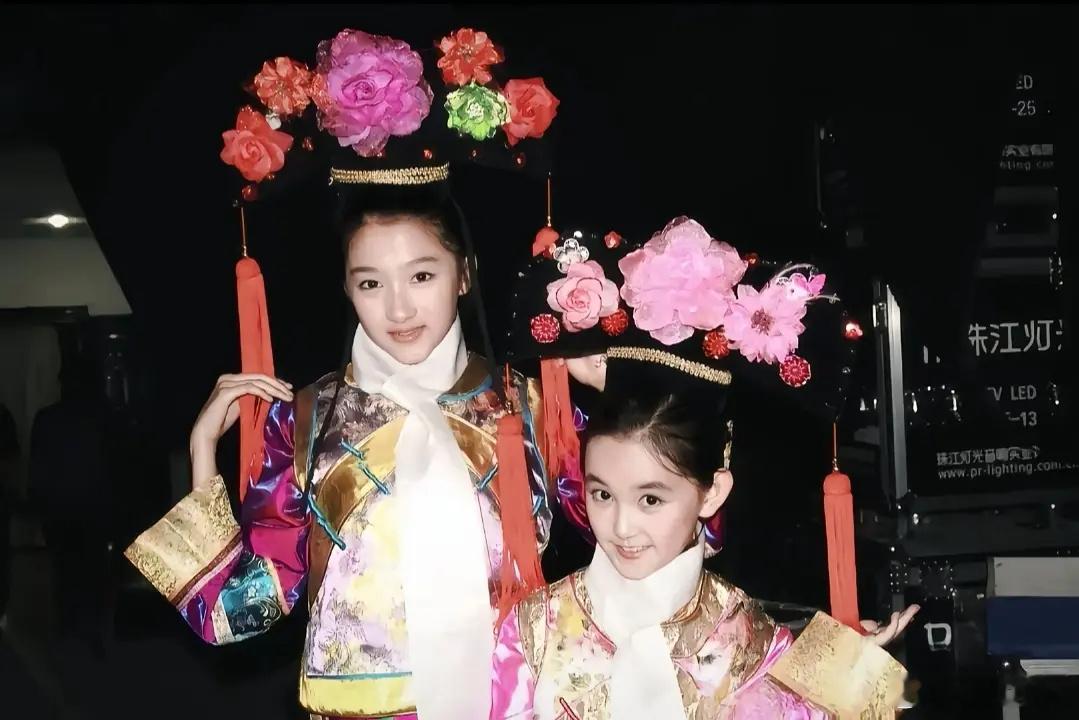 第一次见到关晓彤蒋依依的这些照片，果然娱乐圈就是一个圈