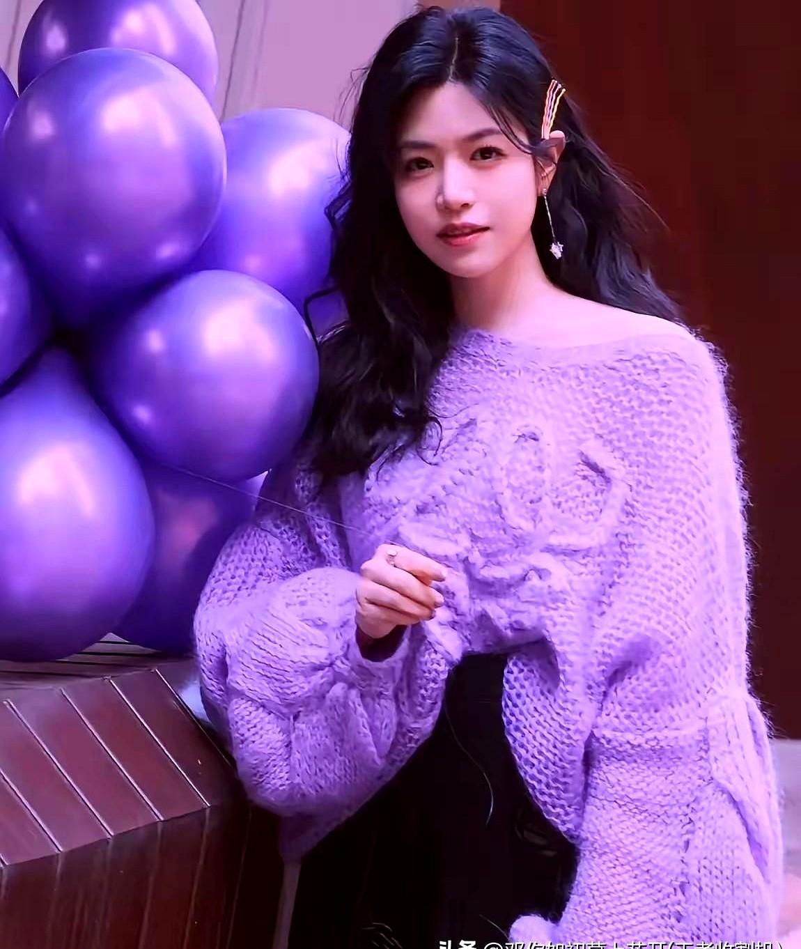 陈妍希离婚后靠新剧彻底翻红了2025年2月18日她和陈晓官宣离婚，双方说感恩