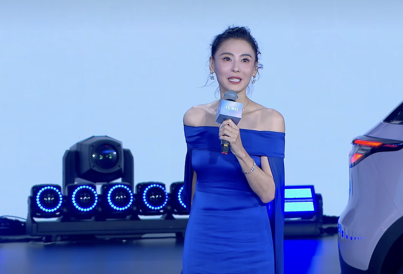 给大家介绍一下，这是吉利星愿全球代言人张柏芝，不管什么年龄，都是大美女