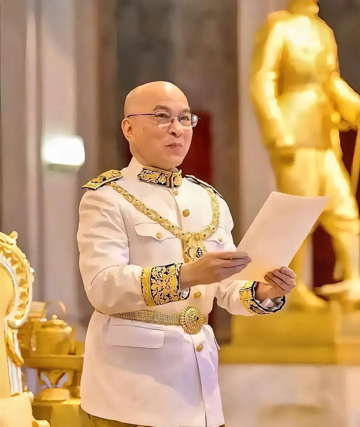 又一个超大的瓜，柬埔寨恐惊变，网传西哈莫尼近日突然到金边守卫军营视察，而且是在没