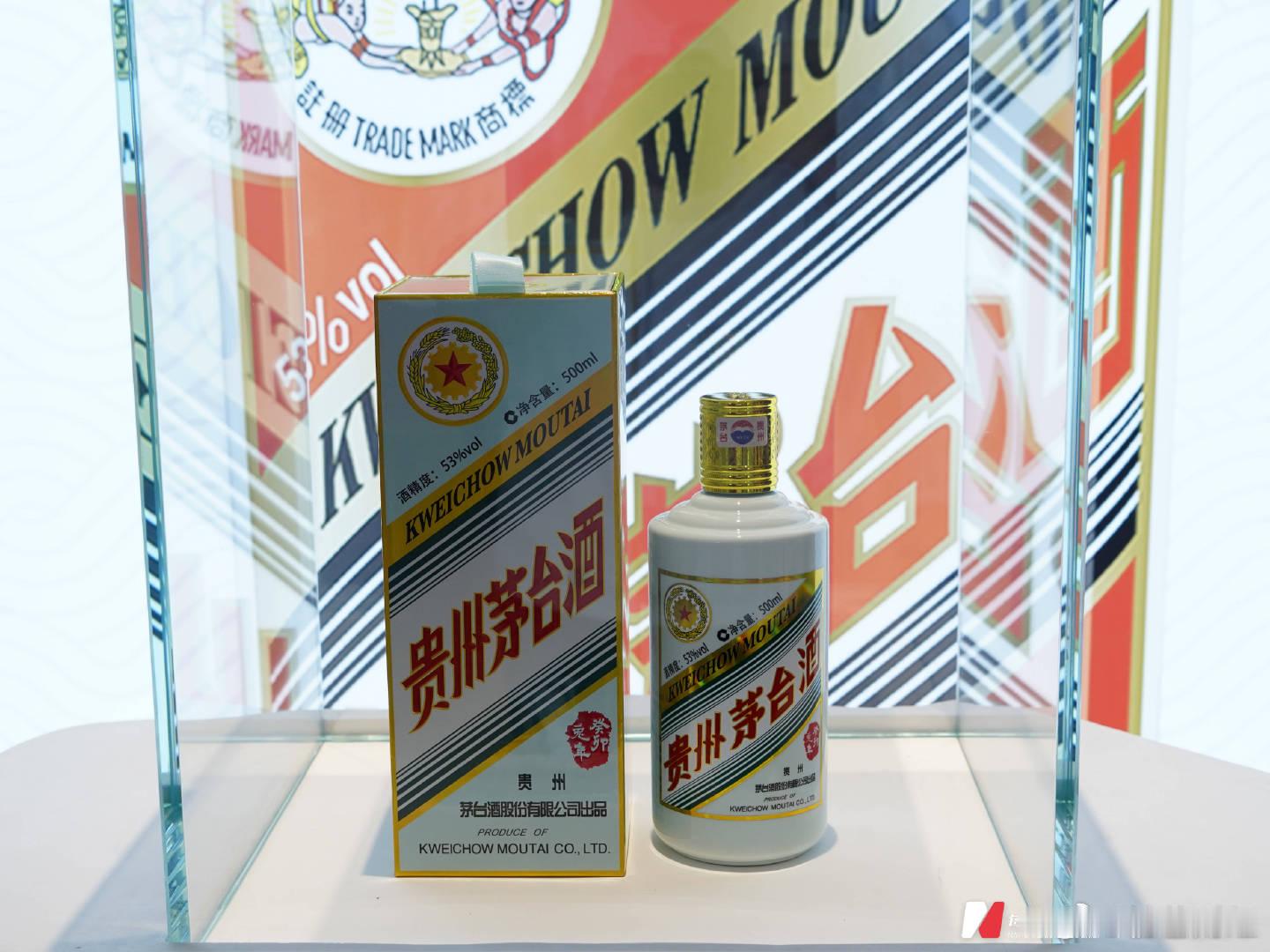 两大股王三季度业绩炸裂【两大科技股“股王”，甩出炸裂的三季度业绩】茅台重归股王宝