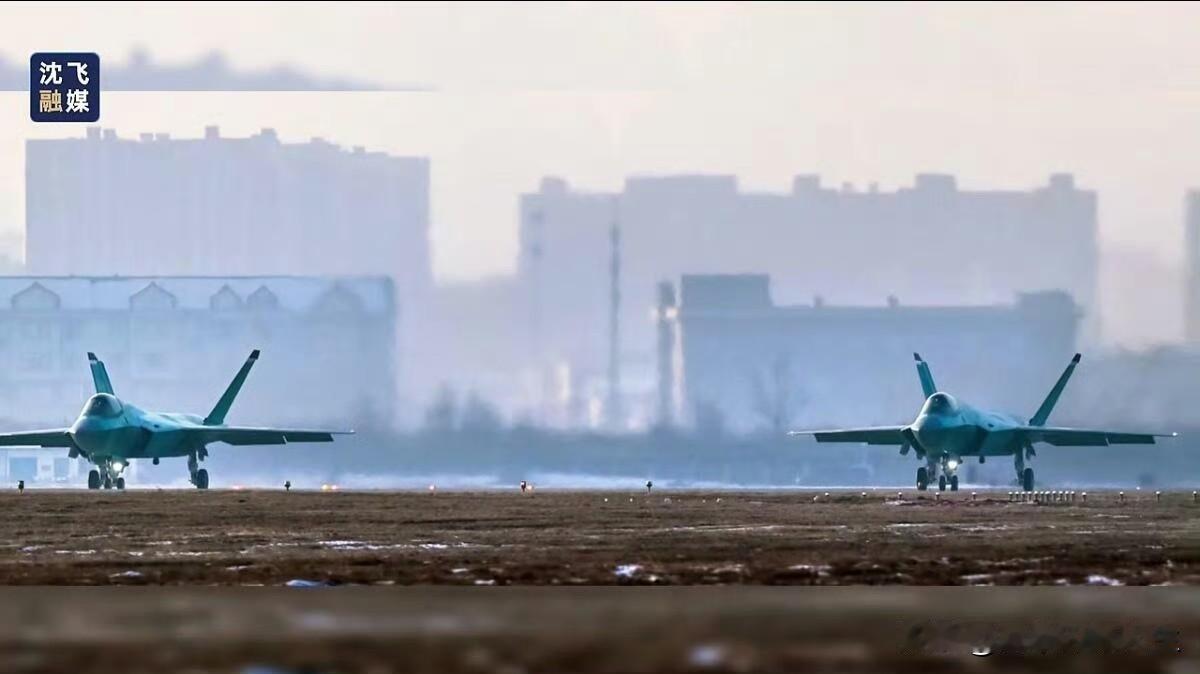 太好了，沈飞歼-35绿皮机新年首飞，这颜值太帅了！[赞][赞][赞]作为继重