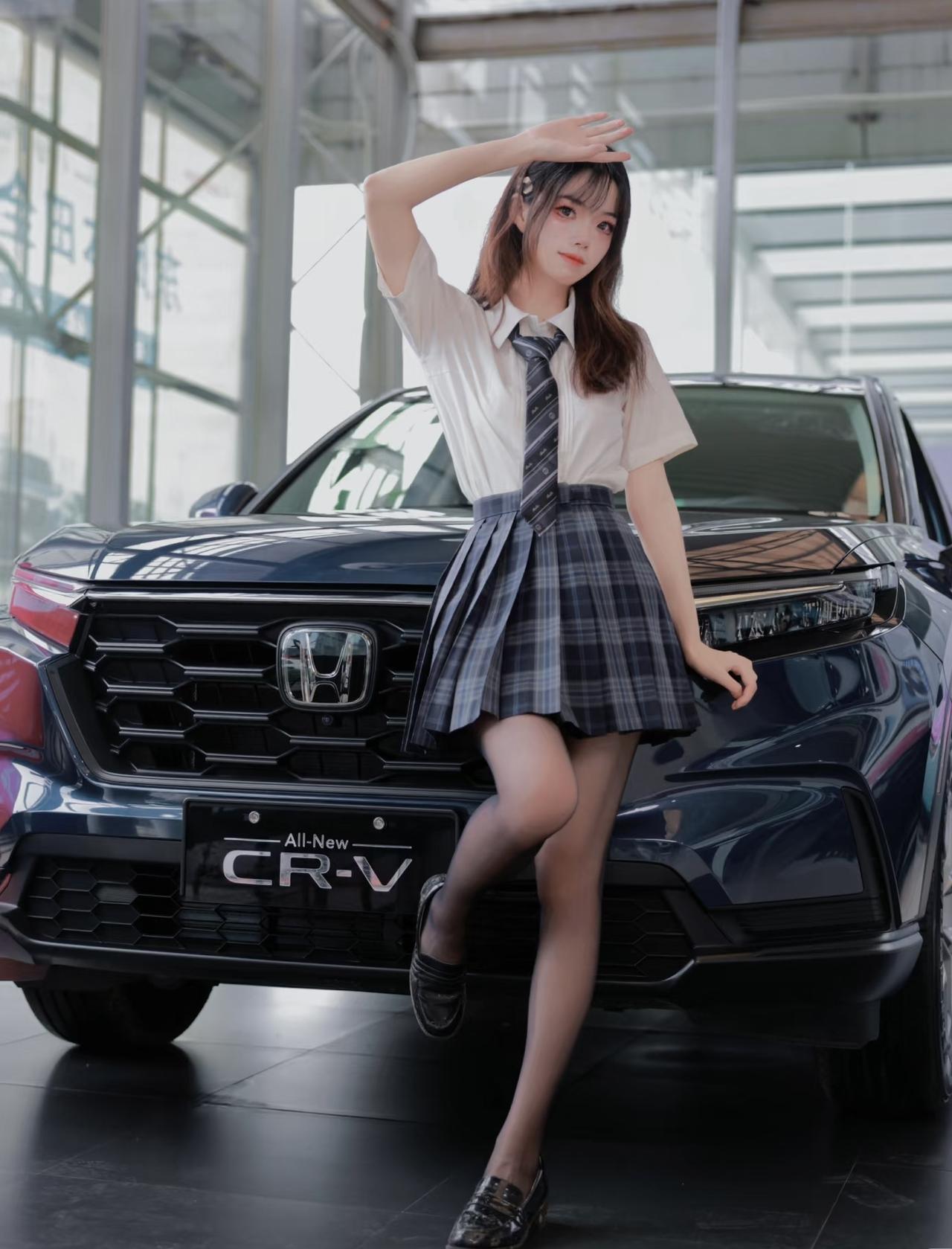 本田CRV12月销量17524辆，本田CRV1月销量18900辆，本田C