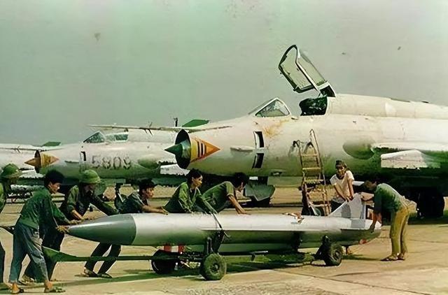 中越战争：为什么越南有上千架飞机，最后宁愿输也不出动空军？中越边境，全是连绵起