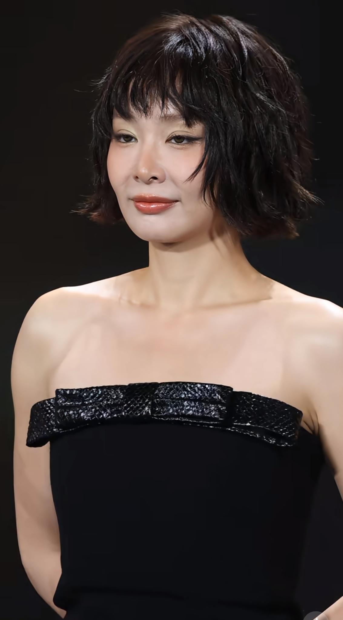 果然女人最懂女人。我问闺蜜，为什么高叶每次出场都不一样？是不是要当百变女