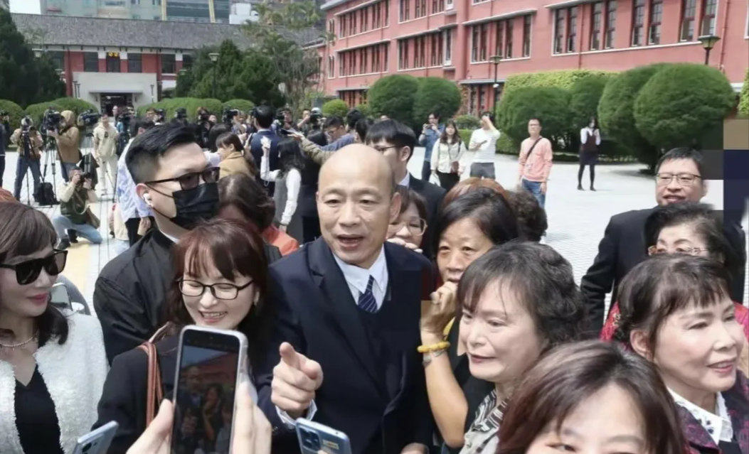 韩国瑜成了这次国民党反罢免的大救星，据岛内媒体传来消息，“立院”马上要休假了，可