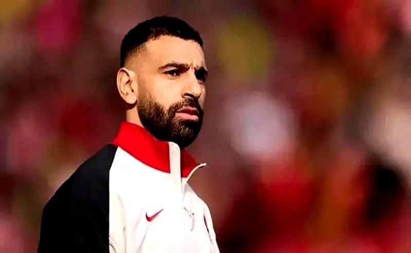 你见过萨拉赫场边跟克洛普对视的那一眼吗？没吵架。但那眼神里，全是“算了”。