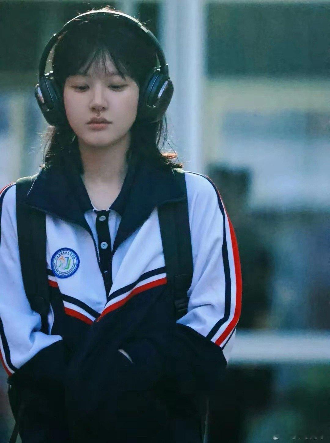 赵露思赵露思新剧素颜照大曝光！五官精致如韩剧女主角。​​​