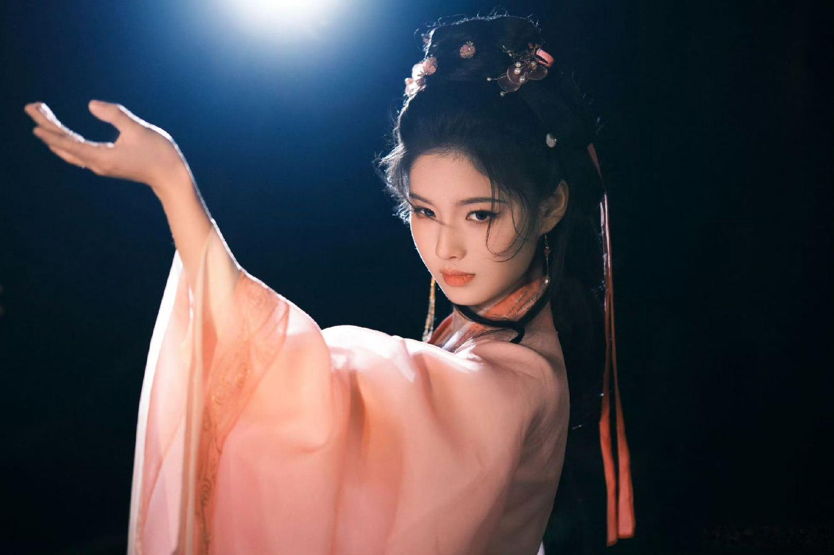 艾米我是0岁的大人艾米说自己的人生不是爽文《雀骨》的谢嘉鱼是的第一部古装女