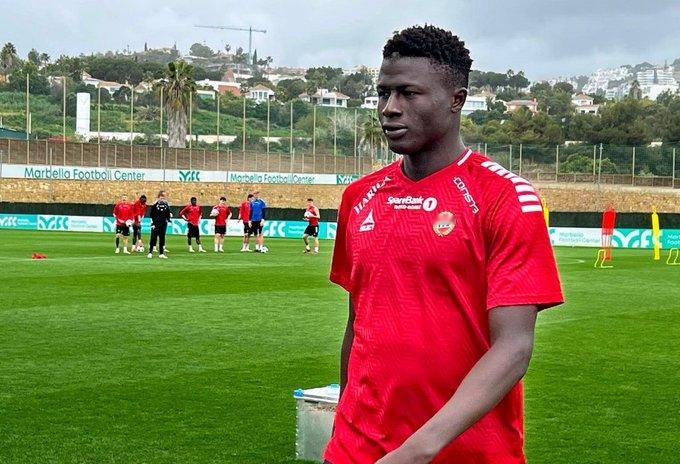 罗马体育报曼联正积极追求从挪威俱乐部特罗姆瑟引进19岁的冈比亚中后卫阿布巴卡尔·