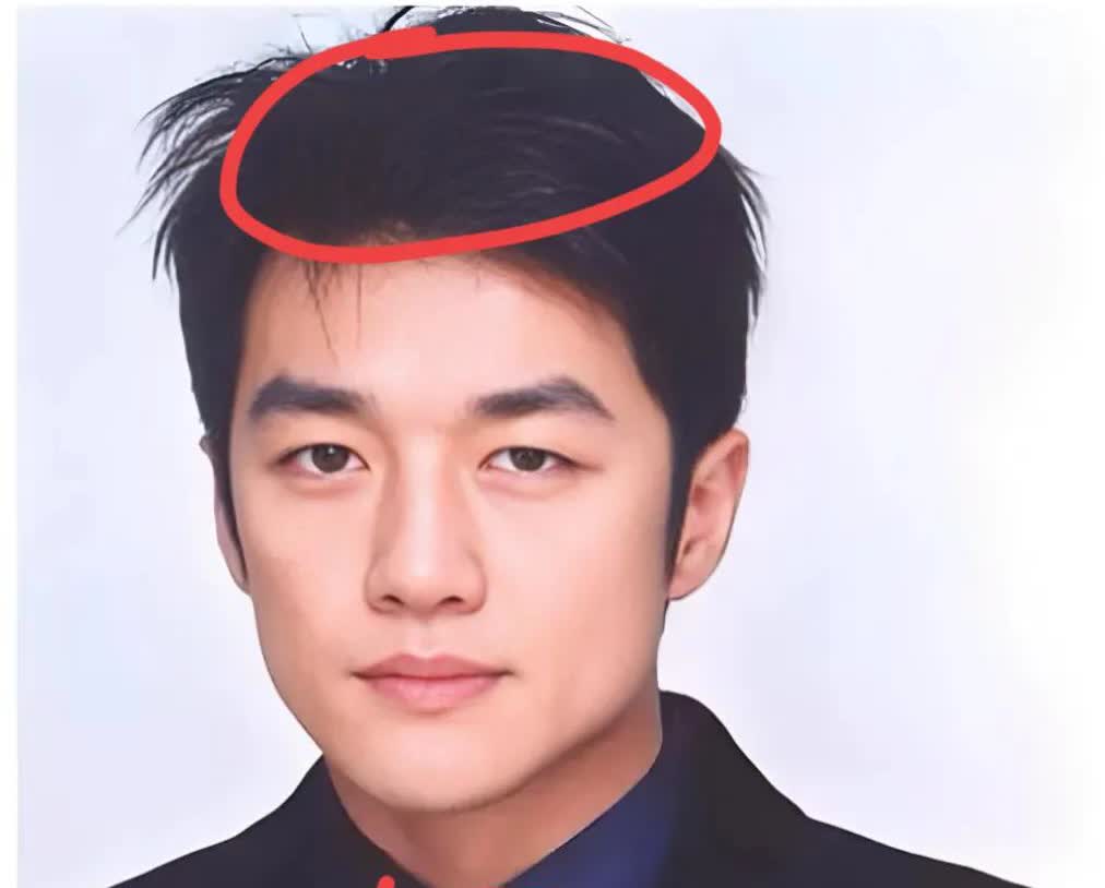 我问我爸：李亚鹏经济不好，换小房子我爸跟我说：他和陈建斌同为中戏94届，要是