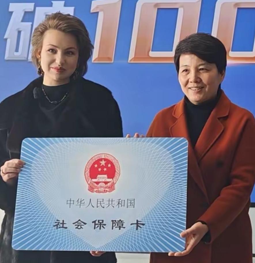 坚决反对外国人跑到中国来蹭咱们老百姓的公费医疗福利！别藏着掖着了，现在不少